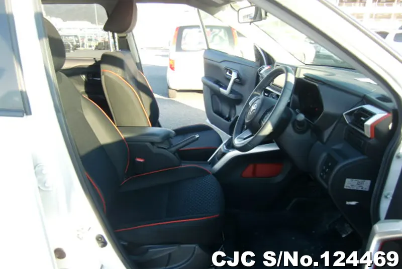 Toyota Raize in White for Sale Image 11