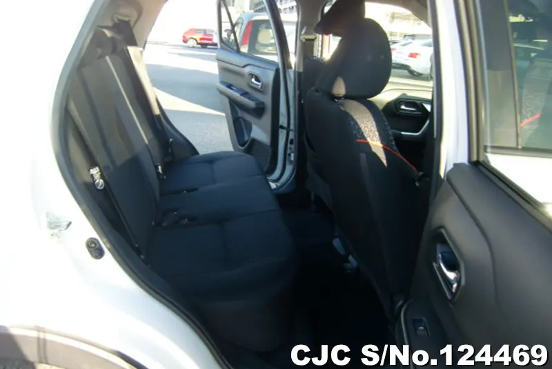 Toyota Raize in White for Sale Image 13