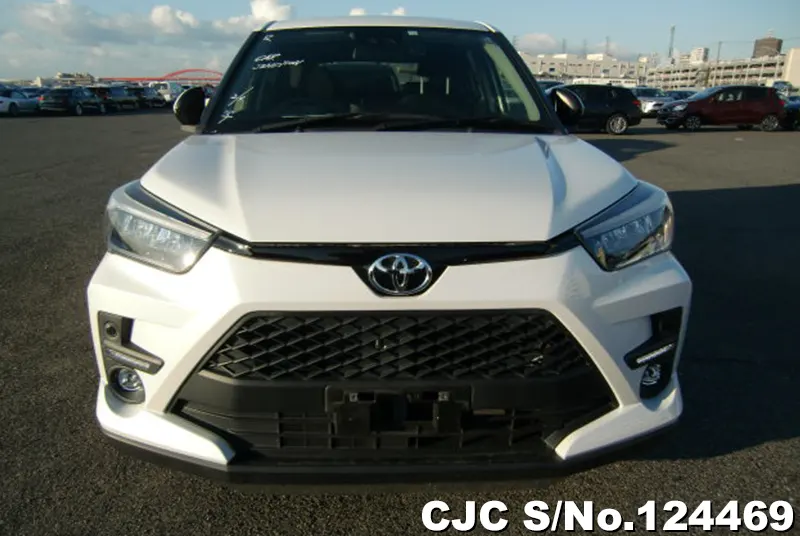 Toyota Raize in White for Sale Image 4