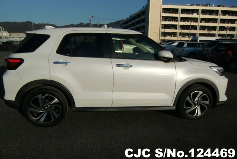 Toyota Raize in White for Sale Image 6
