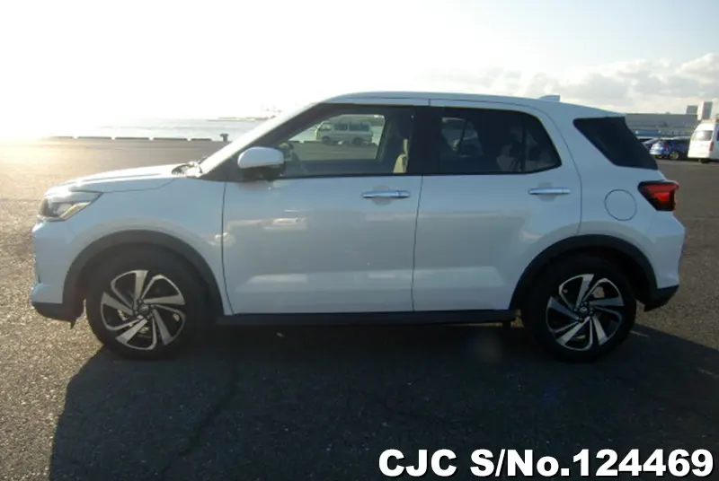 Toyota Raize in White for Sale Image 7