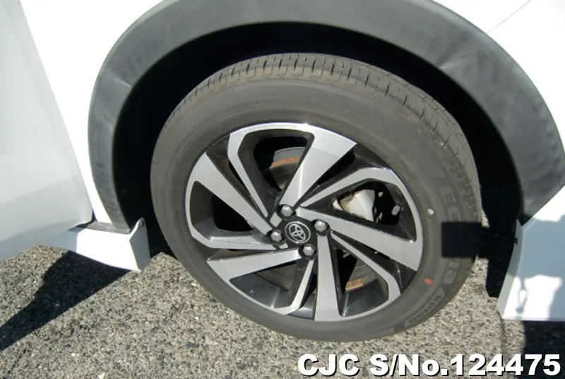 Toyota Raize in White for Sale Image 20