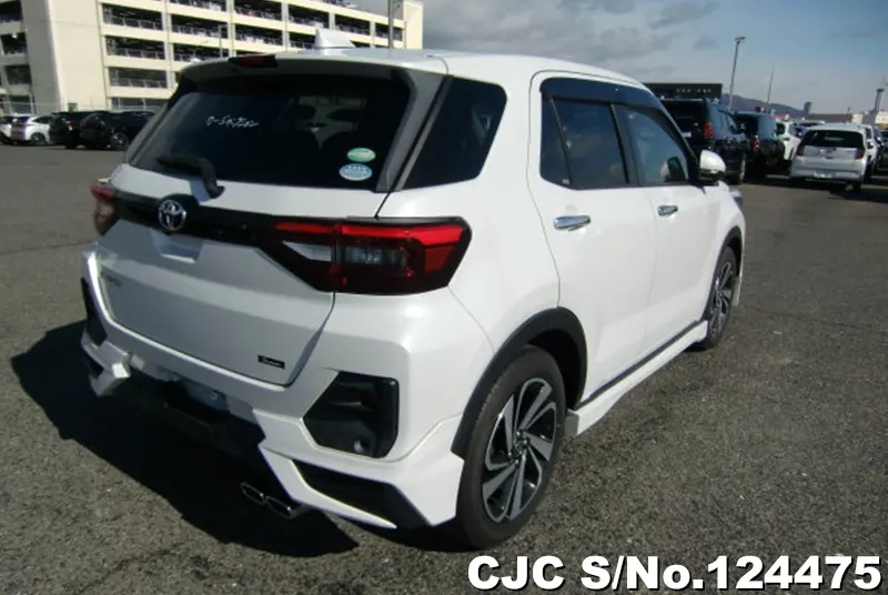 Toyota Raize in White for Sale Image 2