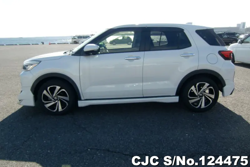 Toyota Raize in White for Sale Image 7