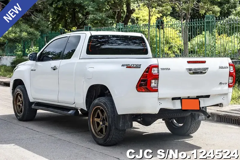 Toyota Hilux in White for Sale Image 2
