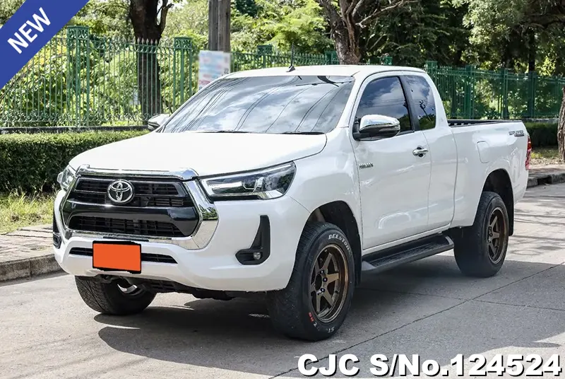 Toyota Hilux in White for Sale Image 3