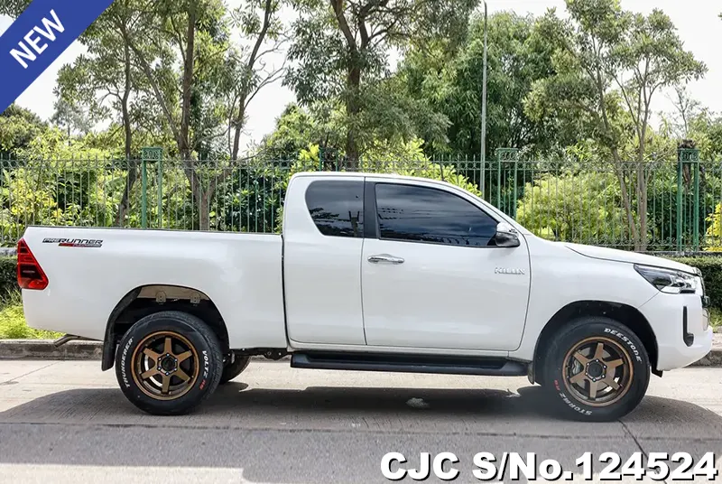 Toyota Hilux in White for Sale Image 6