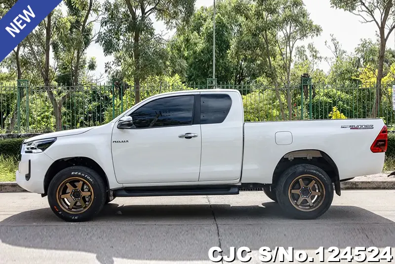 Toyota Hilux in White for Sale Image 7