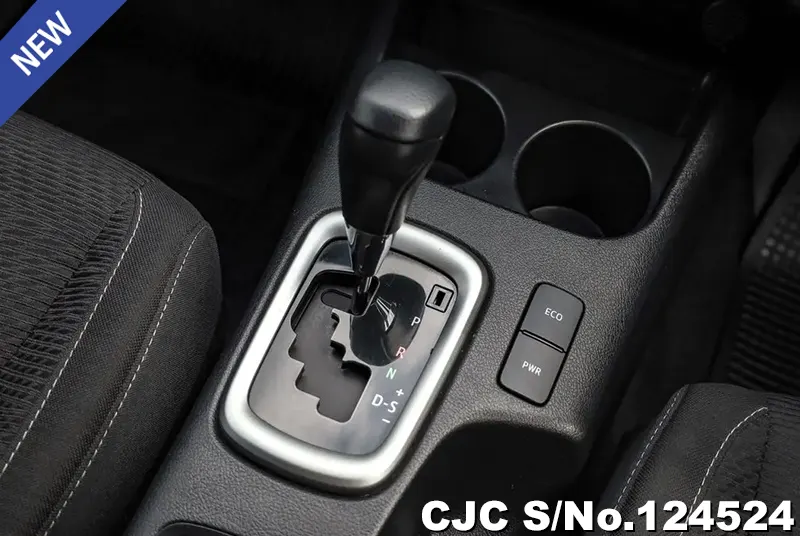 Toyota Hilux in White for Sale Image 16