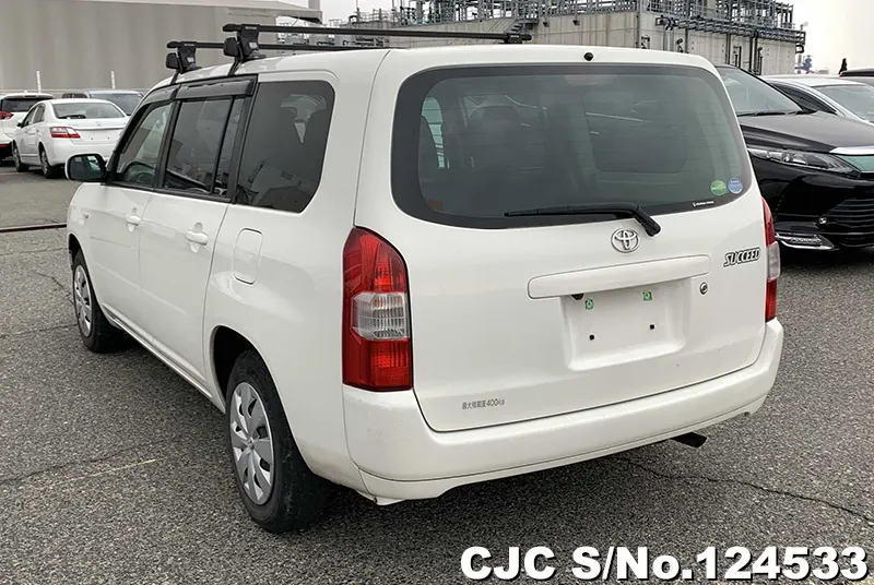 Toyota Succeed Van in White for Sale Image 1