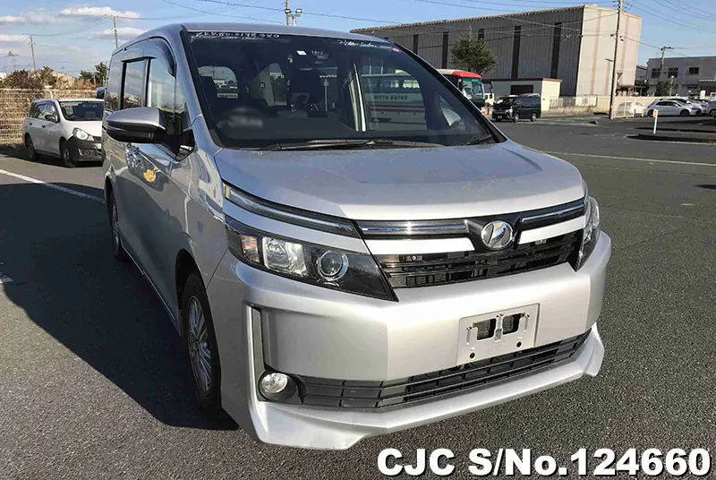 Toyota / Voxy 2016