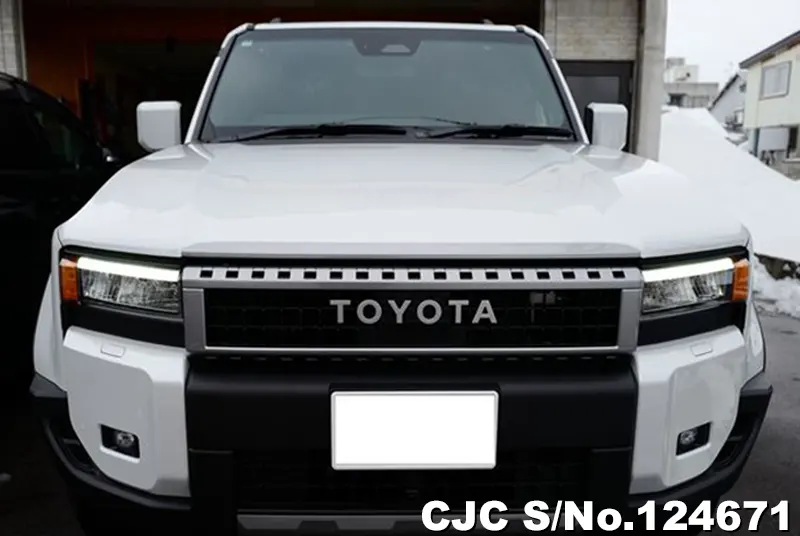 Toyota Land Cruiser 250 in White for Sale Image 3