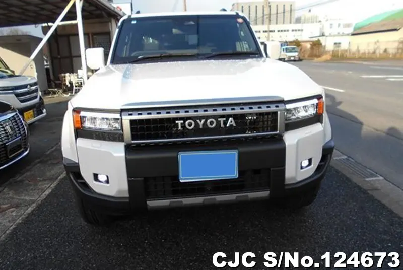Toyota Land Cruiser 250 in Pearl for Sale Image 4