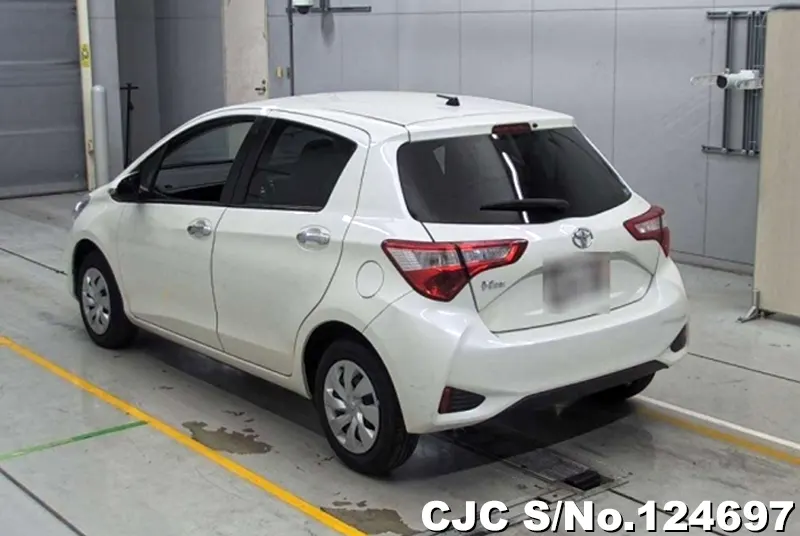 Toyota Vitz in White for Sale Image 1