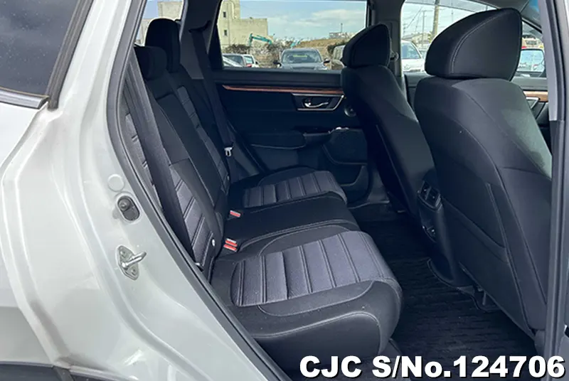 Honda CRV in Pearl for Sale Image 11