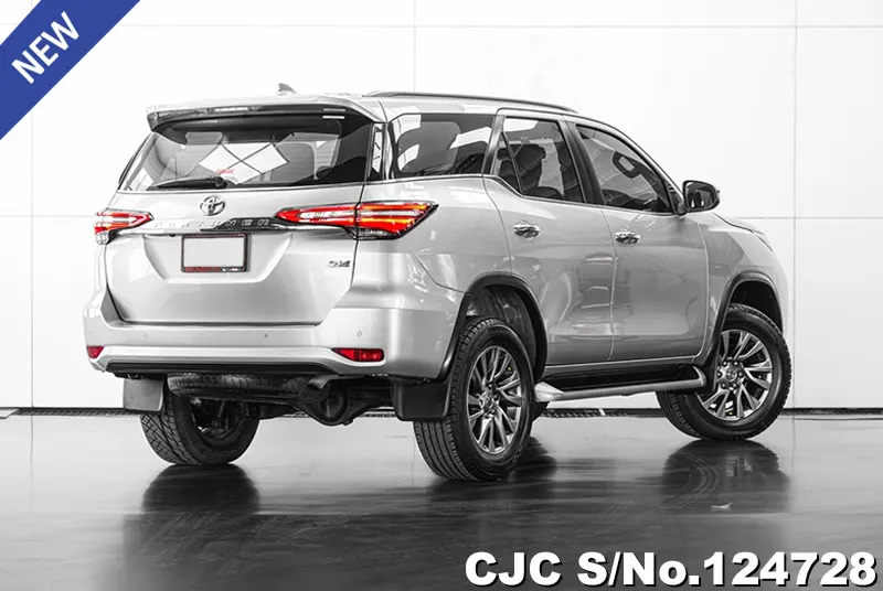 Toyota Fortuner in Silver for Sale Image 2