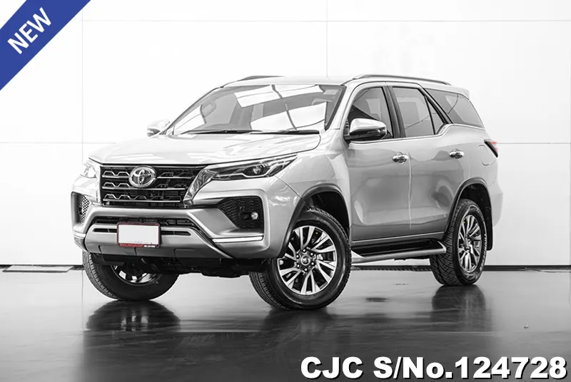 Toyota Fortuner in Silver for Sale Image 3