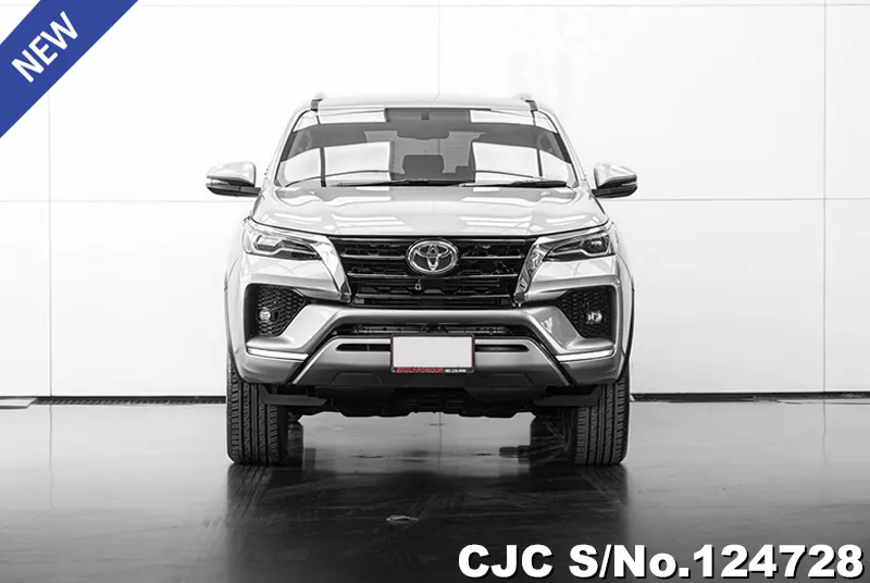 Toyota Fortuner in Silver for Sale Image 4