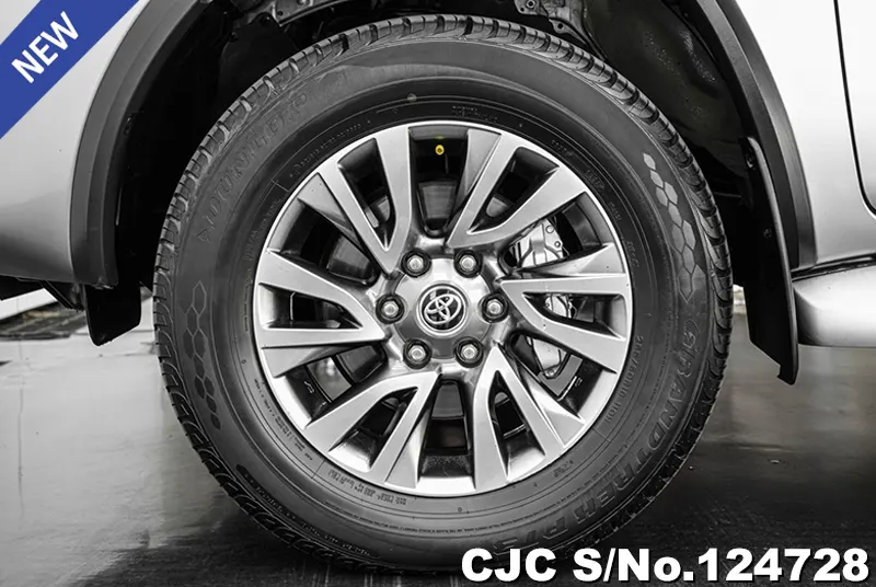 Toyota Fortuner in Silver for Sale Image 12