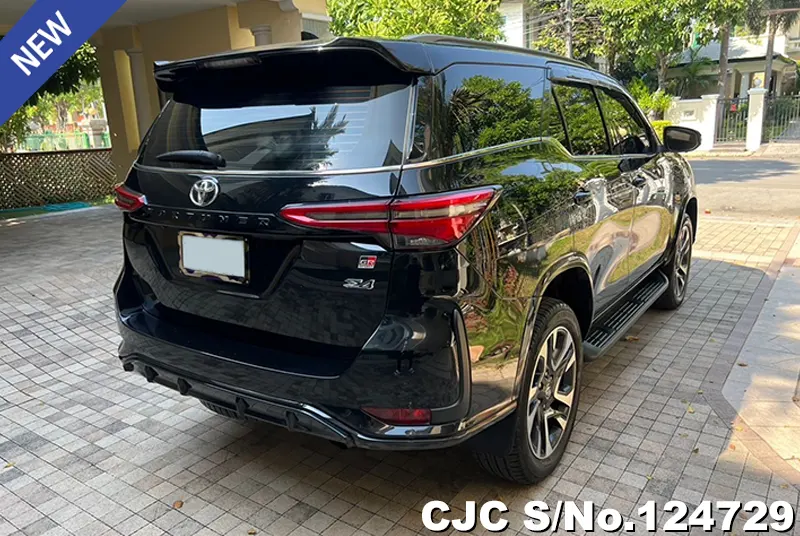 Toyota Fortuner in Black for Sale Image 2