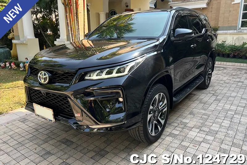 Toyota Fortuner in Black for Sale Image 3
