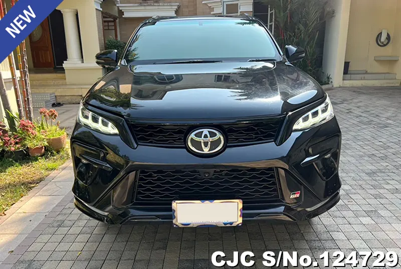 Toyota Fortuner in Black for Sale Image 4