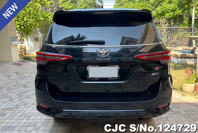 Toyota Fortuner in Black for Sale Image 5