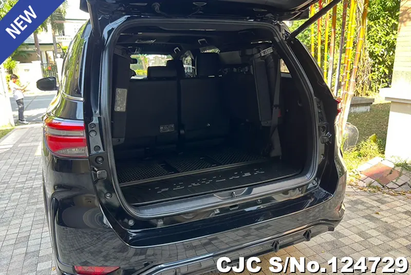 Toyota Fortuner in Black for Sale Image 7