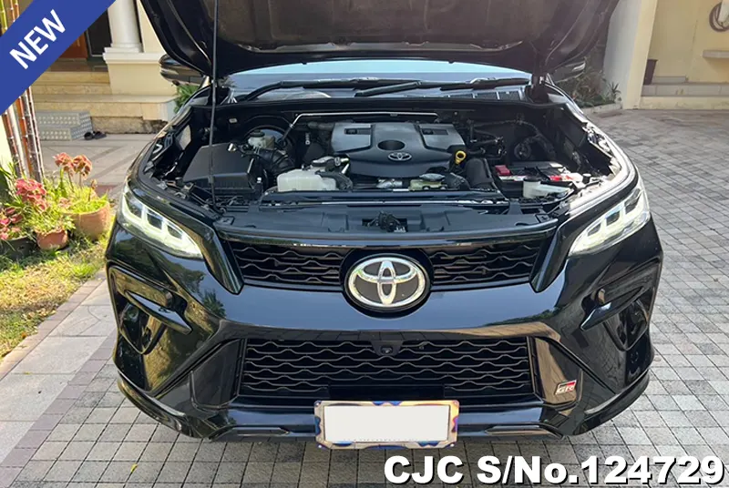 Toyota Fortuner in Black for Sale Image 12