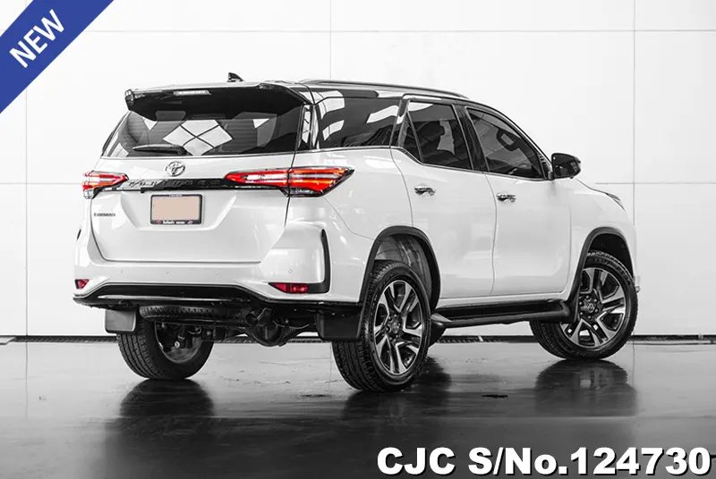 Toyota Fortuner in White for Sale Image 2