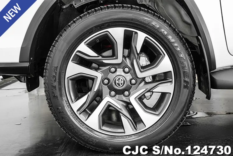 Toyota Fortuner in White for Sale Image 13