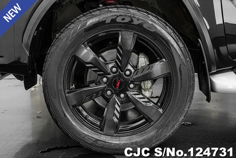 Toyota Fortuner in Black for Sale Image 12