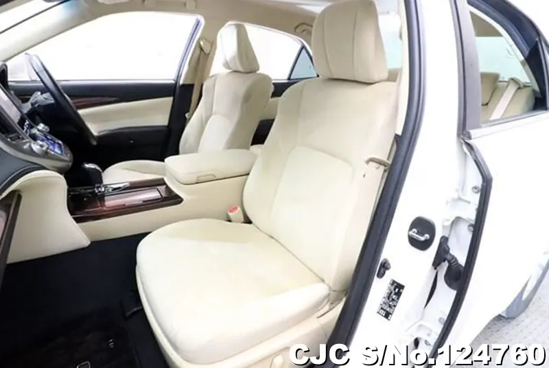 Toyota Crown in White for Sale Image 5