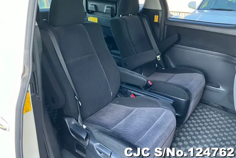 Toyota Alphard in White for Sale Image 11