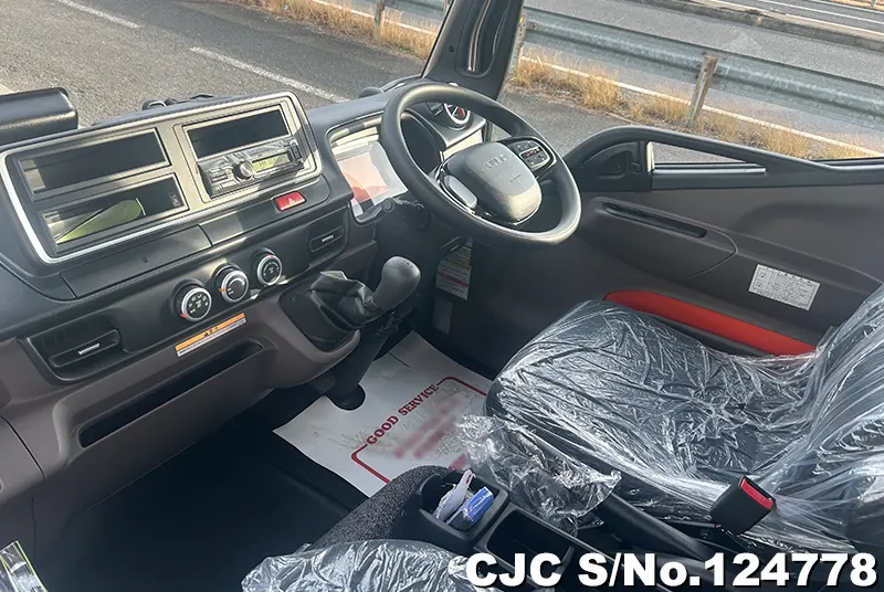 2025 Mitsubishi / Canter Stock No. 124778