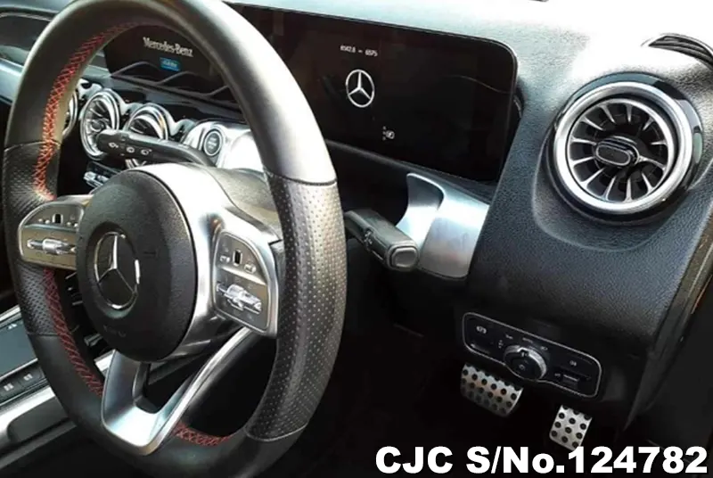 Mercedes Benz GLB Class in White for Sale Image 6