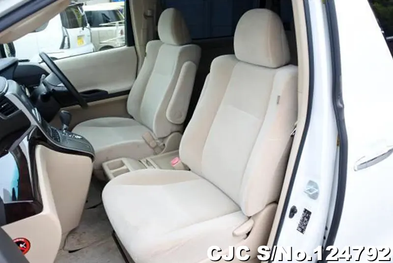 Toyota Alphard in White for Sale Image 10