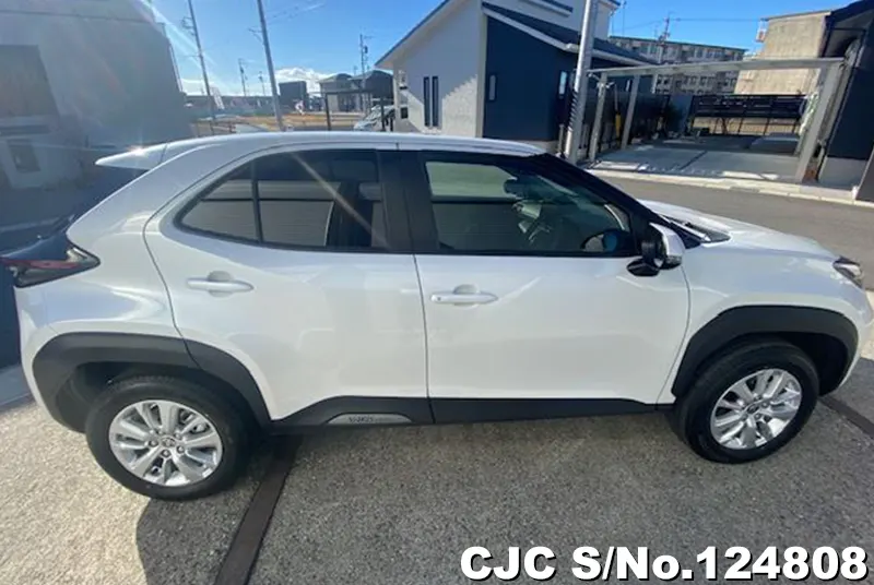 Toyota Yaris Cross in Pearl for Sale Image 6