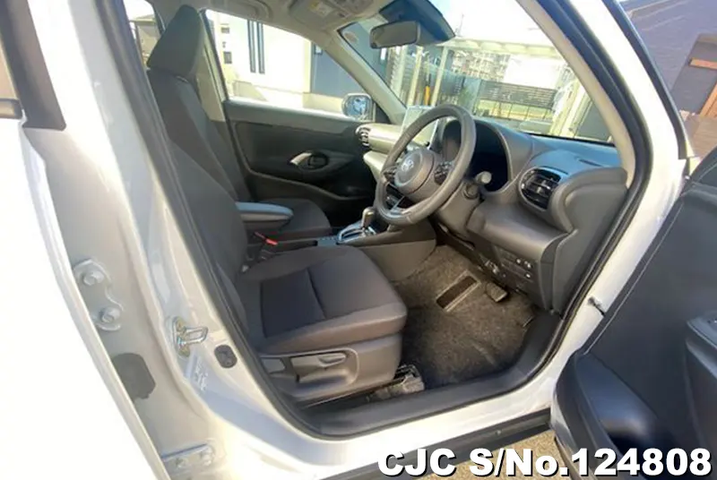 Toyota Yaris Cross in Pearl for Sale Image 10