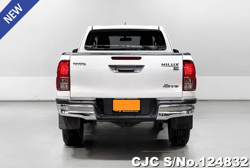 Toyota Hilux in White for Sale Image 3