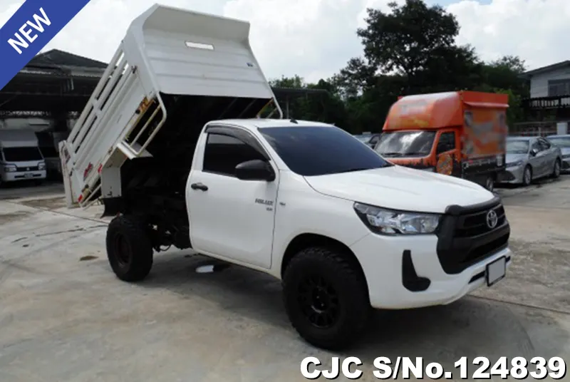 Toyota Hilux in White for Sale Image 0