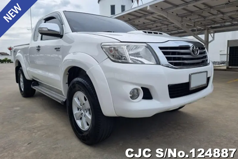 Toyota Hilux in White for Sale Image 0