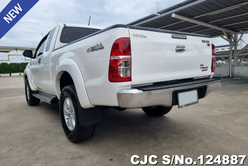 Toyota Hilux in White for Sale Image 1