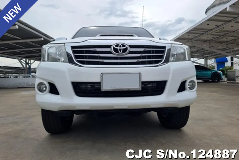Toyota Hilux in White for Sale Image 3