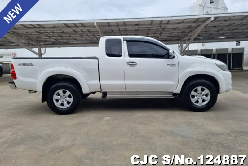 Toyota Hilux in White for Sale Image 4