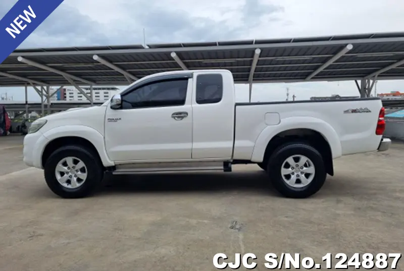 Toyota Hilux in White for Sale Image 5