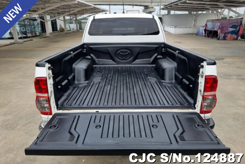Toyota Hilux in White for Sale Image 6