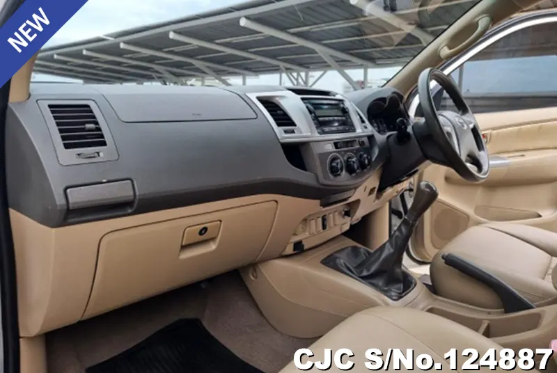Toyota Hilux in White for Sale Image 8