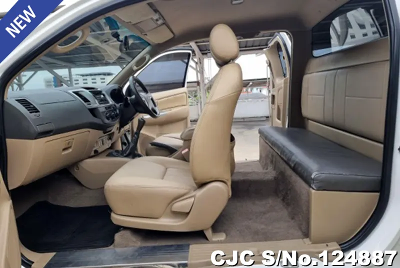 Toyota Hilux in White for Sale Image 10