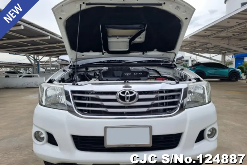 Toyota Hilux in White for Sale Image 11